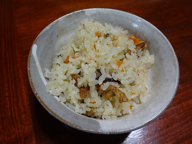 金魚めし(ข้าวปลาทอง): สายธารแห่งความอร่อย