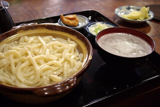 おしぼりうどん(บะหมี่อุ่นแห่งความสุข): สายน้ำแห่งความอ่อนโยน