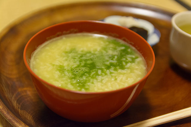 茶粥(ข้าวต้มชา): รสชาติเบา ๆ เสน่ห์แห่งความอบอุ่น