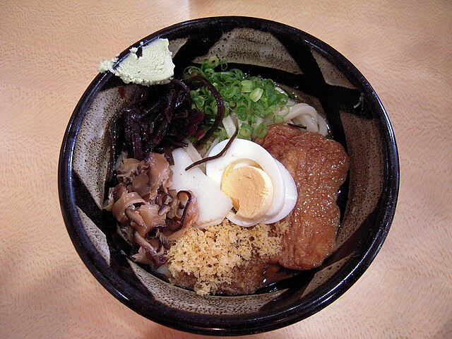 ぶっかけうどん(บุกคาเกะอุด้ง): เส้นนุ่มในสายฝนแห่งรสชาติ