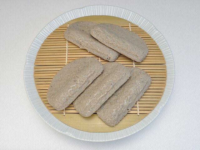 黒はんぺん(แป้งดำแห่งทะเลลึก): รสสัมผัสแห่งความลึกลับ