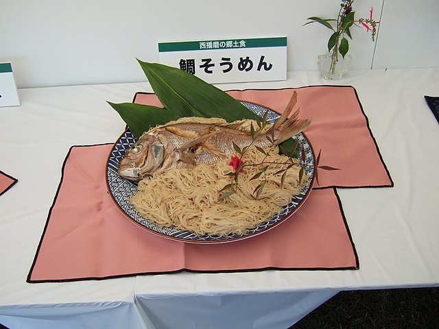 鯛麺(บะหมี่ปลากะพง): สายน้ำแห่งความอร่อย