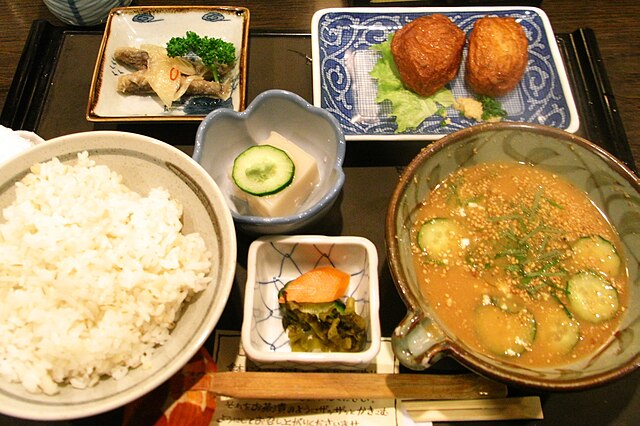 冷や汁(ซุปเย็นแห่งฤดูร้อน): รสชาติแห่งสายลมเย็น