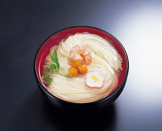 稲庭うどん(อุด้งอิเนนาวะ): ความลื่นไหลแห่งเส้นโซบะในคืนเดือนเต็มดวง