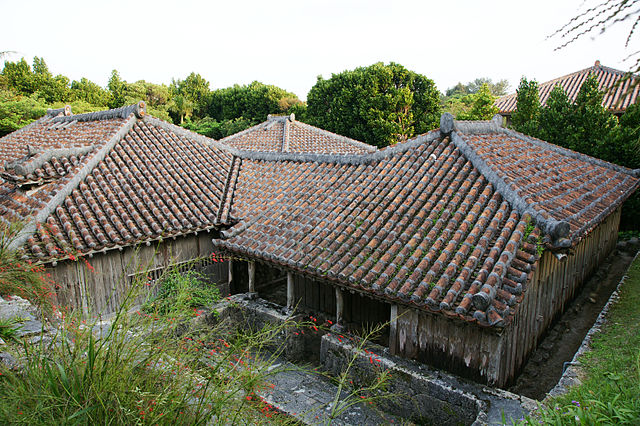 中村家住宅 (沖縄県)(บ้านนากระท่อมกลางทะเล) : เสน่ห์แห่งบ้านโบราณใต้แสงจันทร์