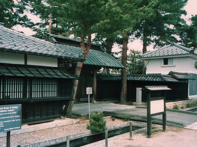 市島邸(บ้านอิจิมะ): สวนแห่งความสงบในอ้อมกอดของเวลา