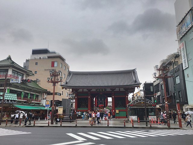 浅草(อาซากุสะ): เสน่ห์แห่งอดีตในแสงไฟนีออน