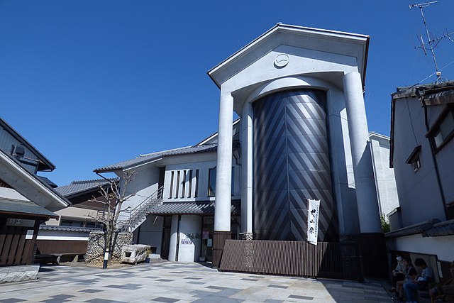 どんでん館(บ้านหมุนเวียน): เสน่ห์แห่งการเคลื่อนไหวในโลกแห่งความฝัน