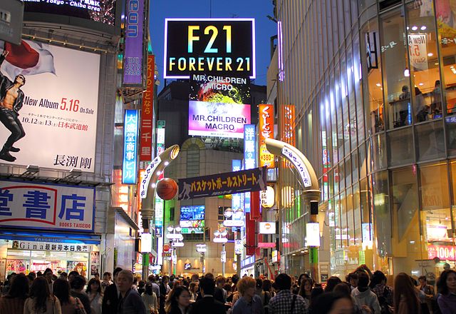 渋谷センター街(ชิบูย่ากลางเมือง): เสียงเพลงแห่งชีวิตในเมืองใหญ่