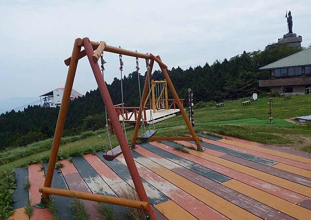 雲辺寺山頂公園(วัดบนยอดเขาเมฆ): สวรรค์แห่งเมฆาและแสงดาว