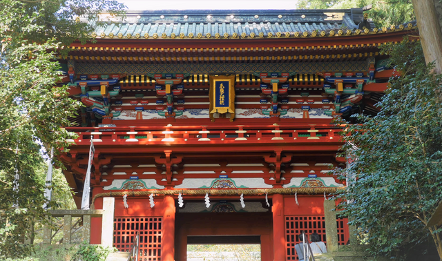 久能山東照宮(ศาลเจ้าโทโชกุที่คุโนะซัน): เสน่ห์แห่งประวัติศาสตร์ใต้ร่มเงาไม้ใหญ่