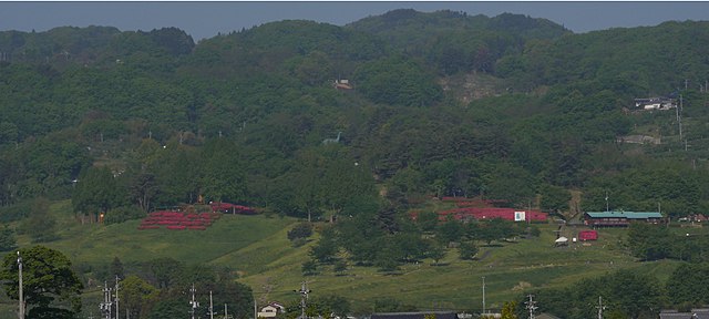 長野市茶臼山恐竜公園(สวนไดโนเสาร์ภูเขาชาอุสึ): รอยเท้าจากอดีตในห้วงฝัน