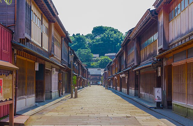 東山ひがし(ภูเขาทางตะวันออก): เสน่ห์แห่งความสงบในอ้อมกอดธรรมชาติ