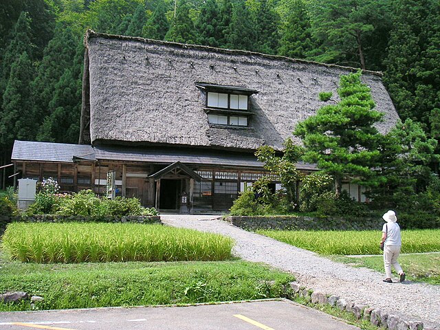 岩瀬家住宅(บ้านอิวาเซะ): เสน่ห์แห่งอดีตในร่มเงาไม้