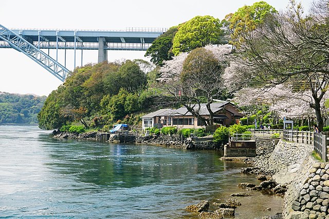 西海橋公園(สวนสะพานแห่งท้องฟ้าและทะเล): สายใยแห่งสันติภาพ