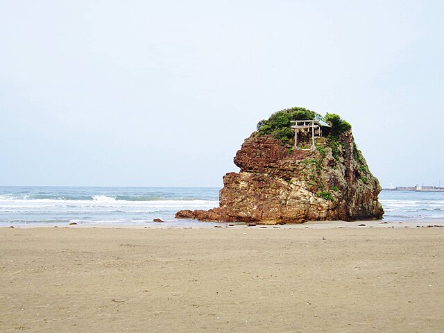 稲佐の浜(หาดอินะซะ): "หาดแห่งความสงบและแสงดาว"