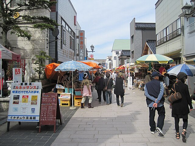 輪島朝市(ตลาดเช้าล้อมวง): เสน่ห์แห่งรสชาติและวัฒนธรรม