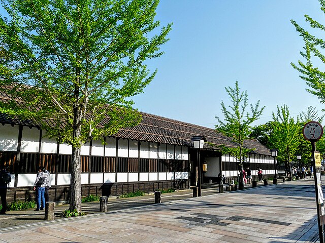 津和野町津和野伝統的建造物群保存地区(เมืองซุวะโน สถาปัตยกรรมดั้งเดิม): "เสน่ห์แห่งอดีตในซุวะโน"