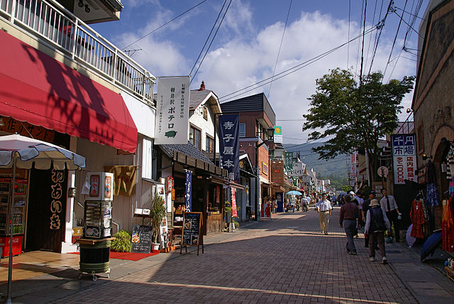 旧軽井沢メインストリート(ถนนสายเก่าในคารุอิซาวะ): เส้นทางแห่งความทรงจำและสายลมเย็น