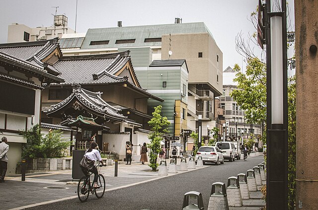 三条通り(ถนนสามแยก): เส้นทางแห่งความงามในเมืองโบราณ