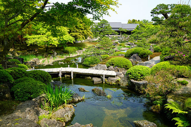 由志園(สวนยูชิ): "สวนแห่งความสงบในห้วงเวลาฝัน"