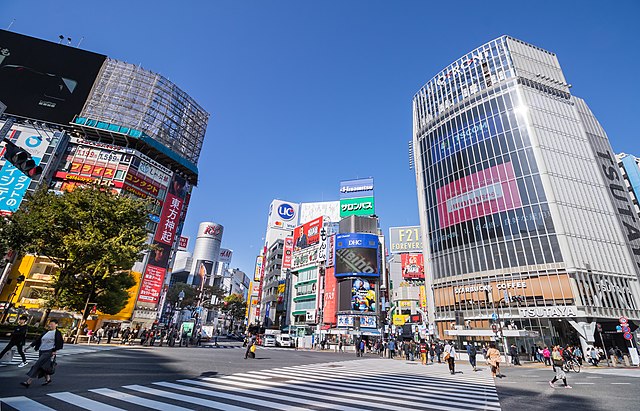 渋谷スクランブル交差点(จุดตัดแห่งความวุ่นวาย): เส้นทางแห่งชีวิตที่หลากหลาย
